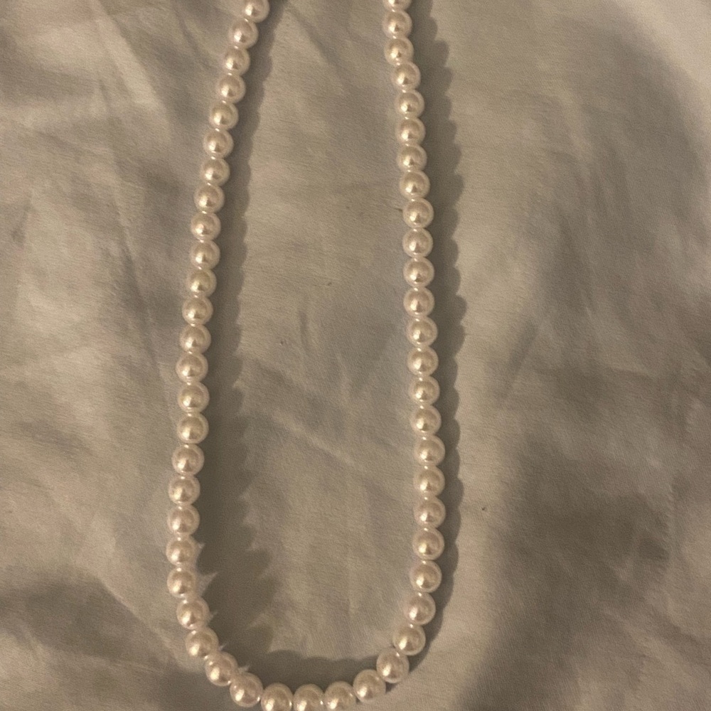 Elegant White Pearl Necklace